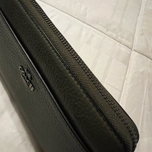Brand new vintage Green Coach Zip Around Wallet - Picture 3 of 6